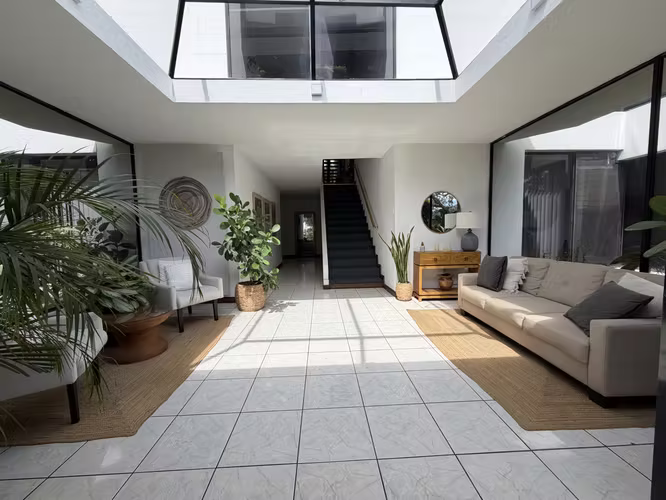 ¡REBAJADO! APARTAMENTO DE 220 m² EN BELLO HORIZONTE, ESCAZÚ – Ahora US$2.300 EM507 - Imagen 2