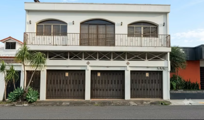 Casa en venta en Curridabat: Espacio y Ubicación Estratégica