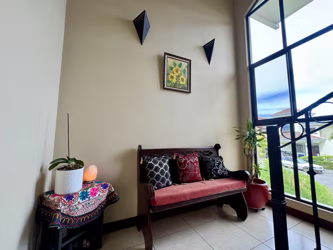 Condominio en Cartago en venta, 2 pisos, Locación perfecta. Mejor, más cerca, más seguro. JLBR