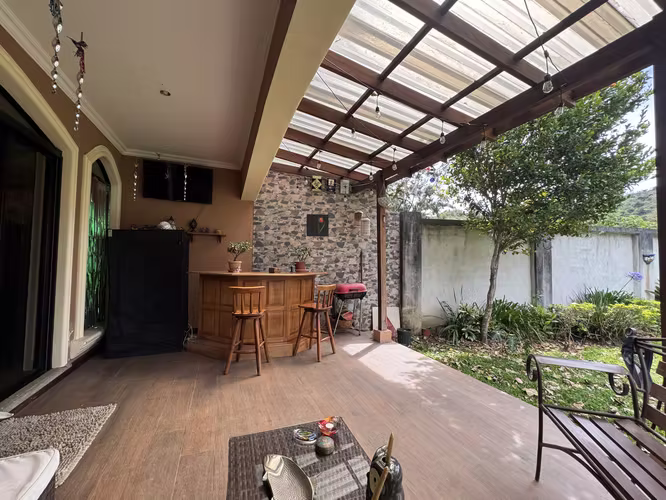 Condominio en Cartago en venta, 2 pisos, Locación perfecta. Mejor, más cerca, más seguro. JLBR