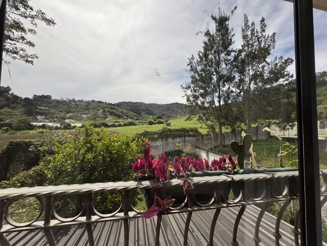 Condominio en Cartago en venta, 2 pisos, Locación perfecta. Mejor, más cerca, más seguro. JLBR