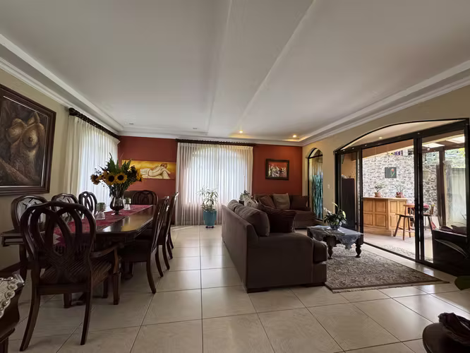Condominio en Cartago en venta, 2 pisos, Locación perfecta. Mejor, más cerca, más seguro. JLBR