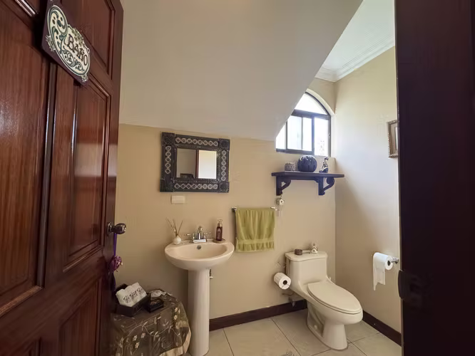 Condominio en Cartago en venta, 2 pisos, Locación perfecta. Mejor, más cerca, más seguro. JLBR