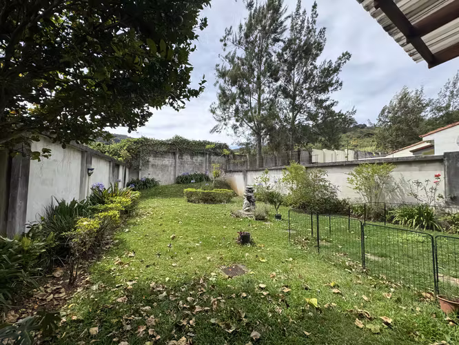 Condominio en Cartago en venta, 2 pisos, Locación perfecta. Mejor, más cerca, más seguro. JLBR