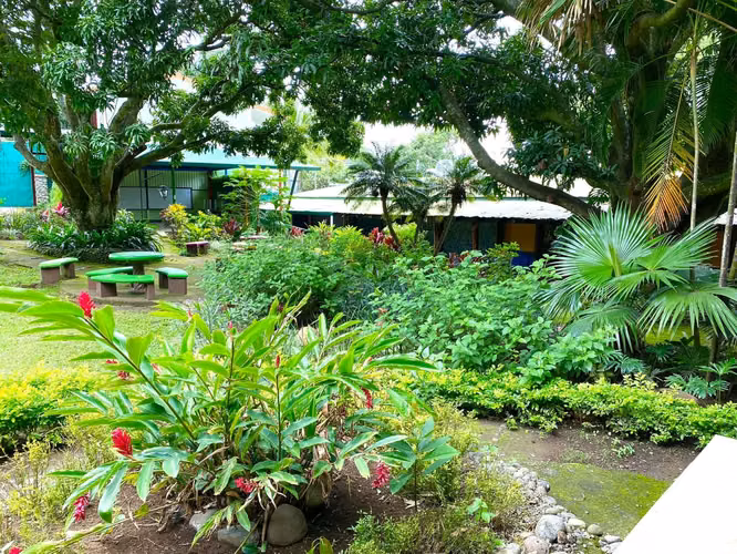 *Venta de Propiedad con Uso Mixto en Río Oro de Santa Ana