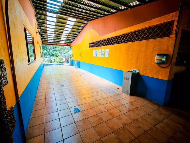 *Venta de Propiedad con Uso Mixto en Río Oro de Santa Ana