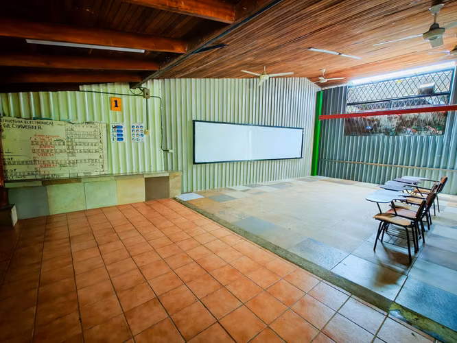 *Venta de Propiedad con Uso Mixto en Río Oro de Santa Ana