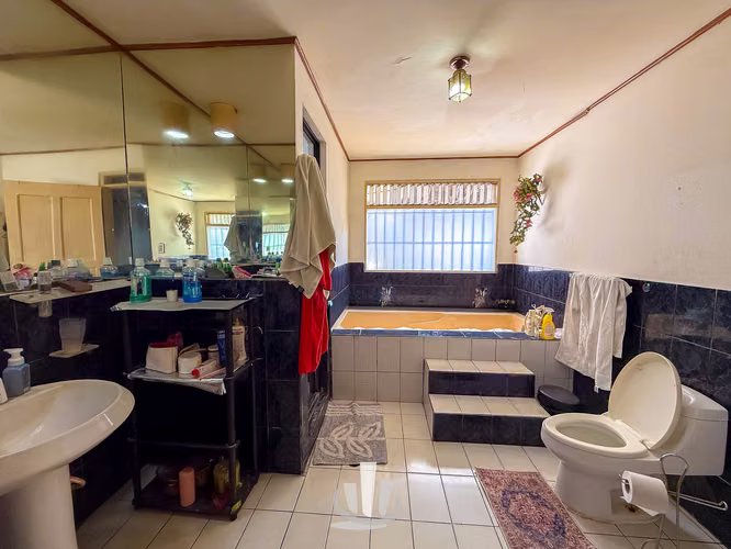 Venta Propiedad con 2 Casas y Uso Mixto – San Rafael de Escazú