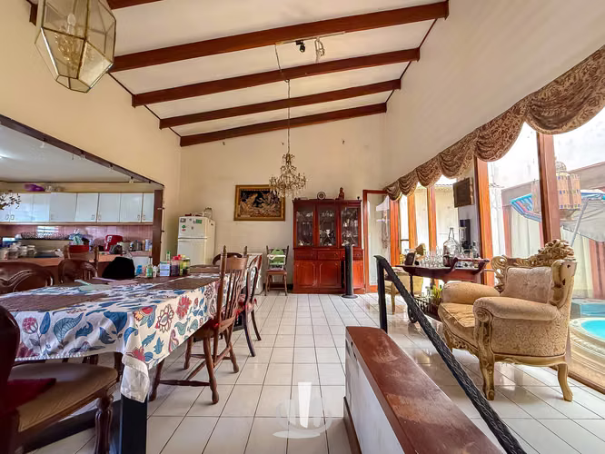Venta Propiedad con 2 Casas y Uso Mixto – San Rafael de Escazú