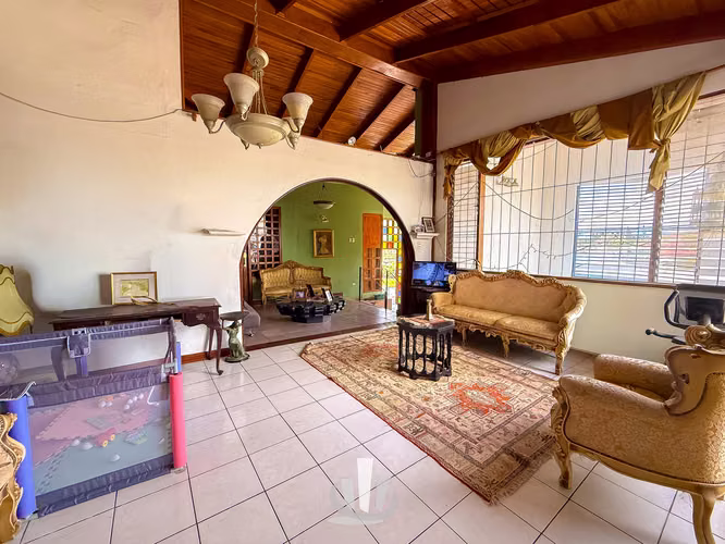 Venta Propiedad con 2 Casas y Uso Mixto – San Rafael de Escazú
