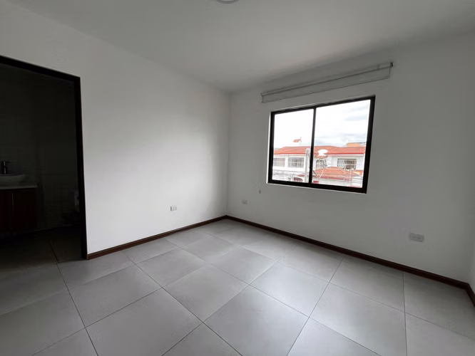 Alquiler Apartamento en La Uruca | 2 Hab | 2 Parqueos | Amplio - Imagen 3