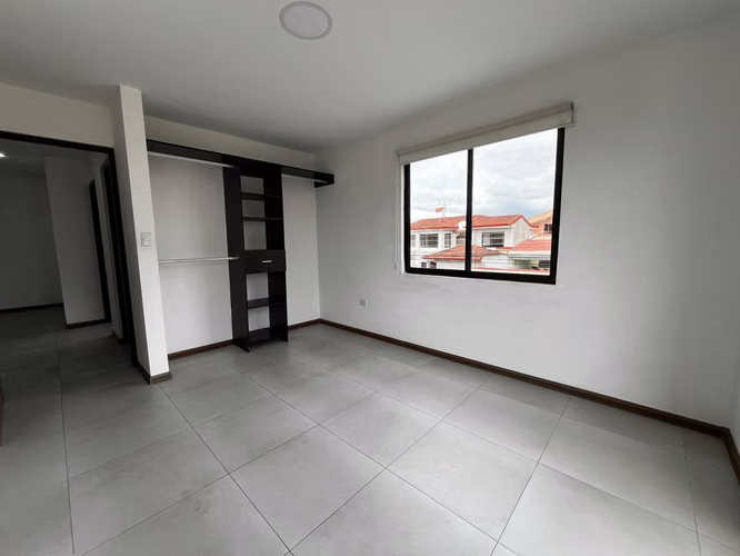 Alquiler Apartamento en La Uruca | 2 Hab | 2 Parqueos | Amplio - Imagen 2