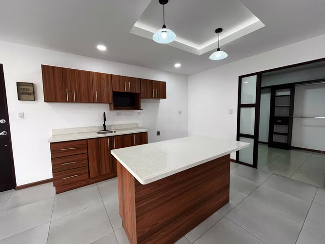 Alquiler Apartamento en La Uruca | 2 Hab | 2 Parqueos | Amplio