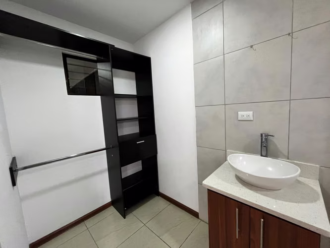 Alquiler Apartamento en La Uruca | 2 Hab | 2 Parqueos | Amplio - Imagen 4