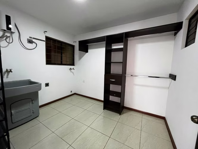 Alquiler Apartamento en La Uruca | 2 Hab | 2 Parqueos | Amplio - Imagen 5