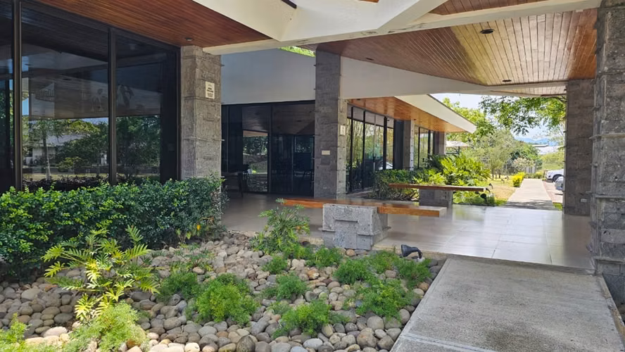 SAN RAFAEL, ALAJUELA, ALQUILER DE IMPRESIONANTE CASA DE LUJO EN CONDOMINIO