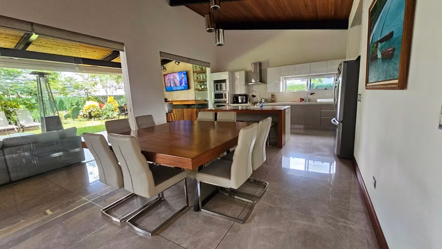 SAN RAFAEL, ALAJUELA, ALQUILER DE IMPRESIONANTE CASA DE LUJO EN CONDOMINIO