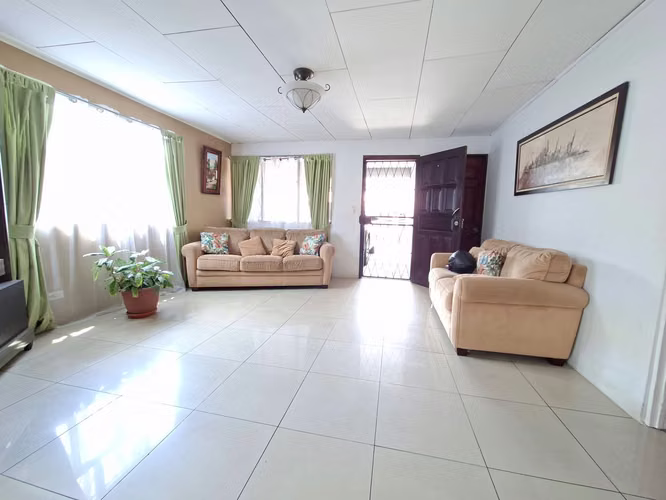 VENTA DE CASA EN CONCEPCIÓN DE TRES RÍOS.