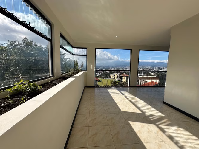 Venta de Casa Independiente en Escazú, Bello Horizonte. - Imagen 7