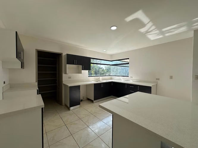 Venta de Casa Independiente en Escazú, Bello Horizonte. - Imagen 2