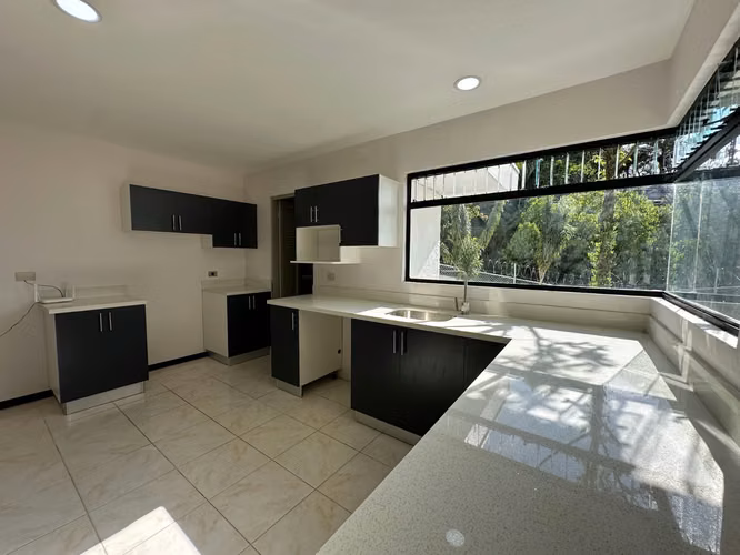 Venta de Casa Independiente en Escazú, Bello Horizonte. - Imagen 3