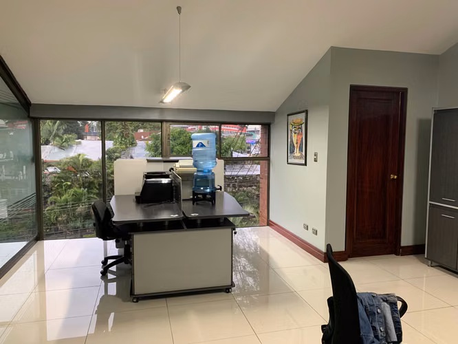 Venta de oficinas en Edificio Escazú / Inversion y rentabilidad