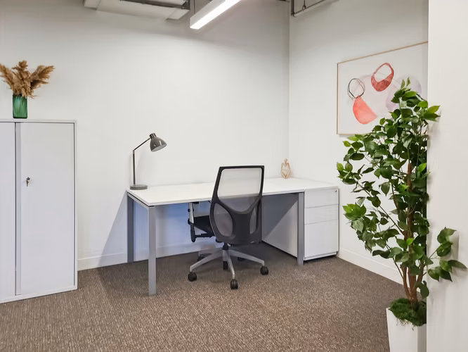 Uso de oficina privada bajo demanda en Regus Heredia, Eurocenter