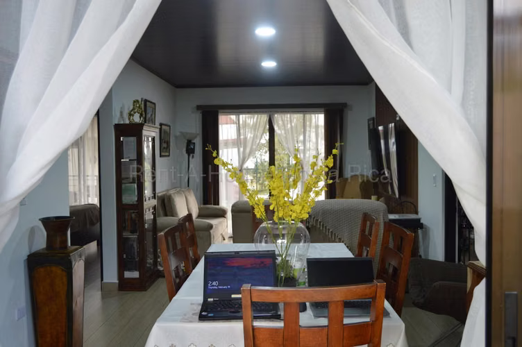 Venta de casa en Sabanilla Alajuela en lote de 436 m2 - Imagen 4