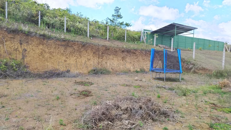 Venta de lote de 2003 m2 en Poas Alajuela