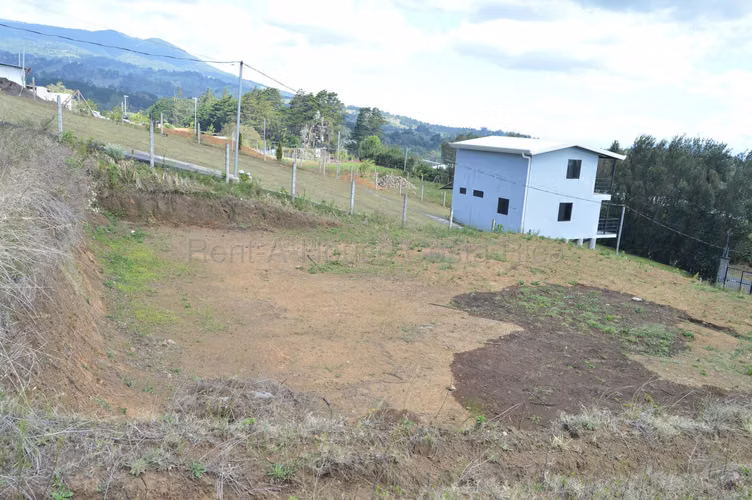 Venta de lote de 2003 m2 en Poas Alajuela