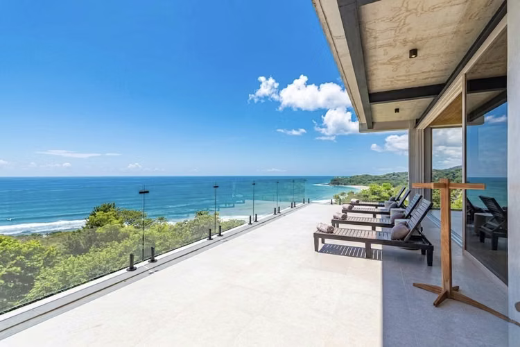 Casa de Lujo en Venta en Maramar, Santa Teresa – Vistas Panorámicas al Océano