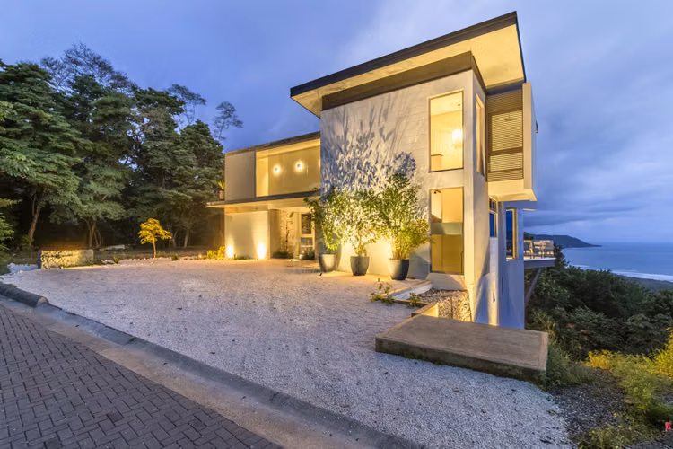 Casa de Lujo en Venta en Maramar, Santa Teresa – Vistas Panorámicas al Océano