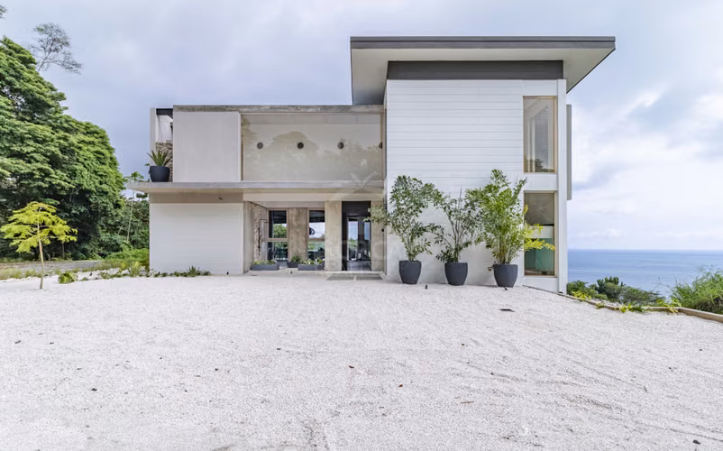 Casa de Lujo en Venta en Maramar, Santa Teresa – Vistas Panorámicas al Océano