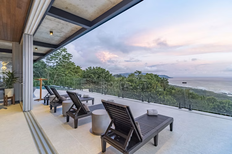 Casa de Lujo en Venta en Maramar, Santa Teresa – Vistas Panorámicas al Océano