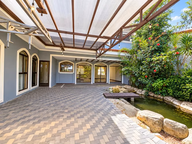 Venta de Casa de Lujo en Condominio, Cartago San Isidro Precio Rebajado - Imagen 2