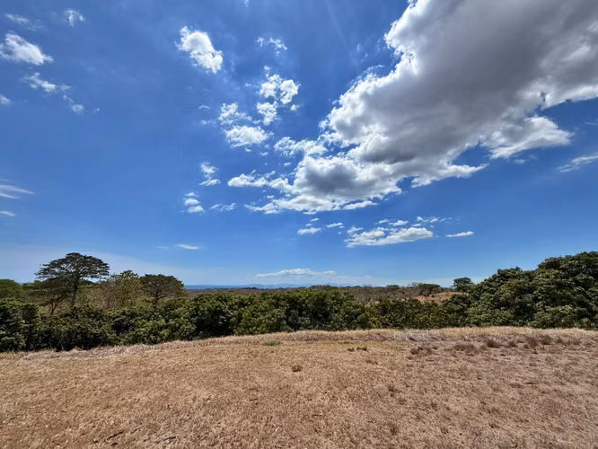 Venta finca con vista al mar y árboles frutales, Garabito. (MV)