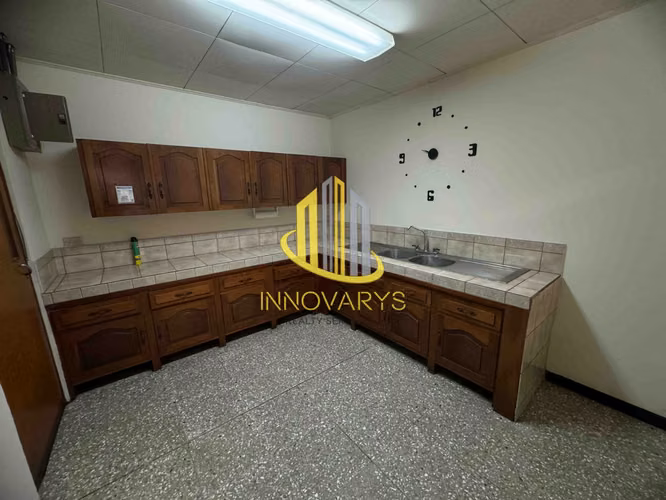 REBAJADA!!! Venta de casa para oficinas en Los Yoses #8177533 - Imagen 8