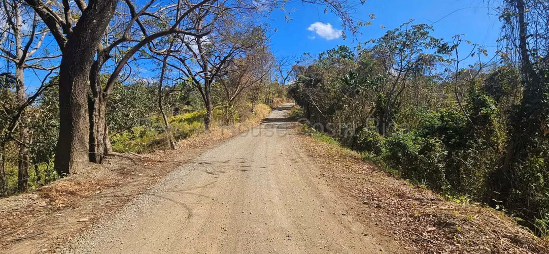 Vendo Terreno de 1.5 ha con naciente, bosque y gran potencial eco residencial