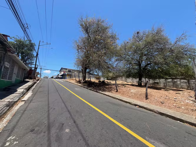 Lote Esquinero Comercial y Residencial a 100 m del Parque de Cañas