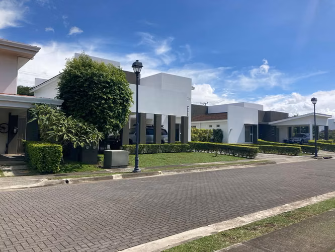 $350/m² | Lotes desde 623 m² en exclusivo condominio en Lindora - Imagen 6