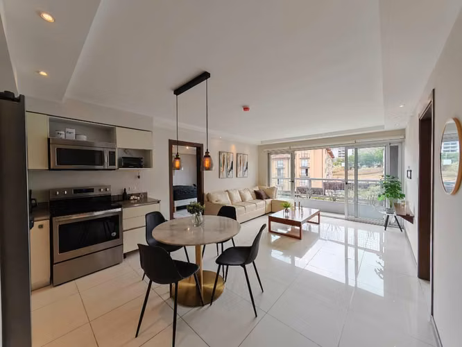 VENTA DE APARTAMENTO AMUEBLADO EN AZENZA TOWER, LA URUCA