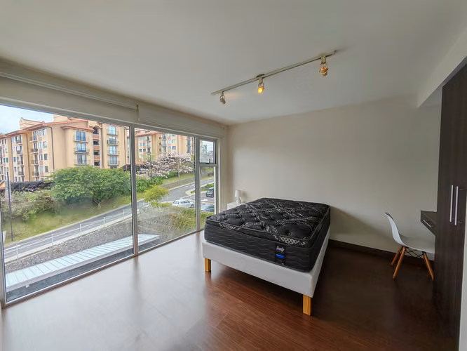 VENTA DE APARTAMENTO AMUEBLADO EN AZENZA TOWER, LA URUCA