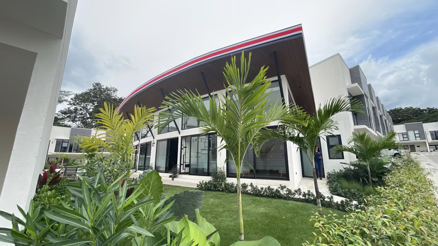 VENTA Casa Santa Ana Urbano + Línea Blanca