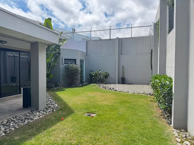ALQUILER / VENTA DE CASA INDEPENDIENTE EN TREJOS MONTEALEGRE, ESCAZÚ* - Imagen 5