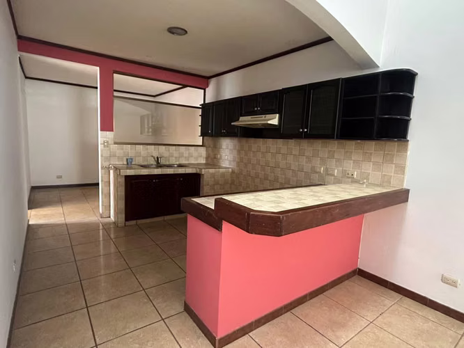 SE VENDE PRECIOSA CASA ,Recién remodelada en Alajuela