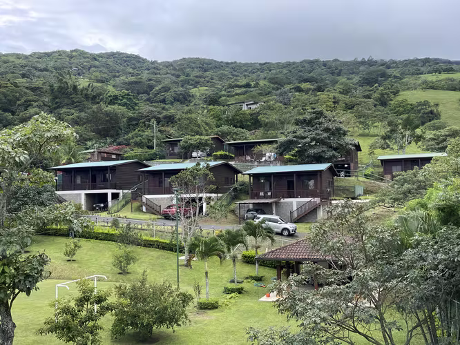 Masterpiece en Piedades: Quinta Privada con 7 Cabañas Generando Ingresos - Imagen 4