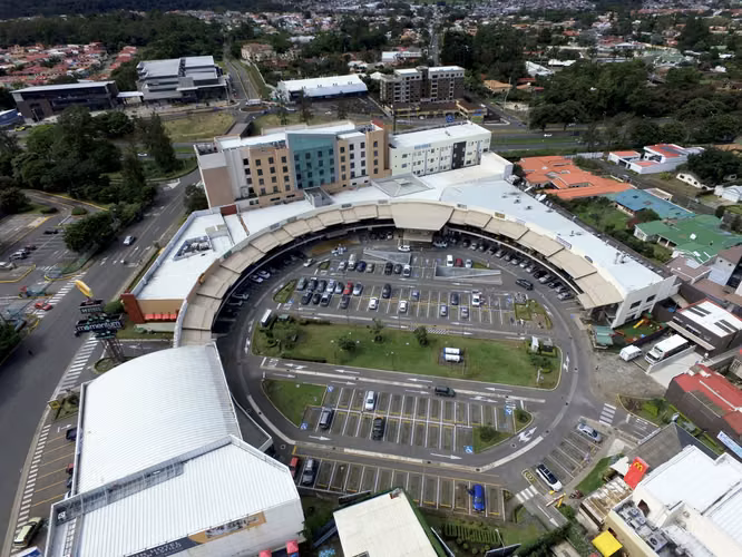 Locales Comerciales en Momentum Pinares | Comercial + Restaurante y Consultorio - Imagen 4