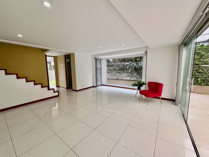 SANTA ANA! MODERNA CASA de 3NIVELES/ 4HAB/4.5 BAÑOS Y 2 TERRAZAS - Imagen 4