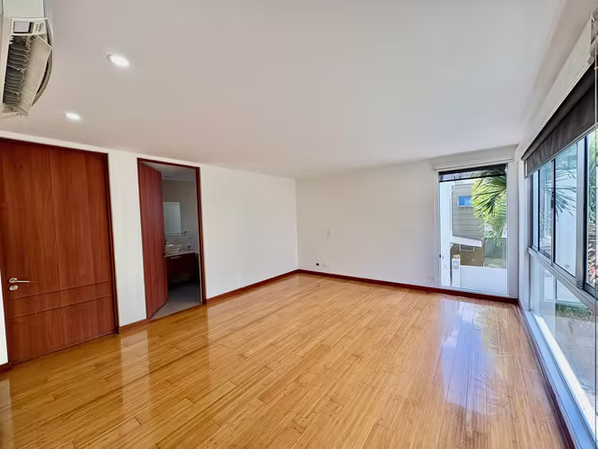 SANTA ANA! MODERNA CASA de 3NIVELES/ 4HAB/4.5 BAÑOS Y 2 TERRAZAS - Imagen 11