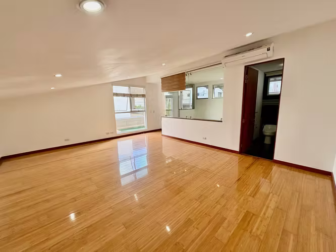 SANTA ANA! MODERNA CASA de 3NIVELES/ 4HAB/4.5 BAÑOS Y 2 TERRAZAS - Imagen 15